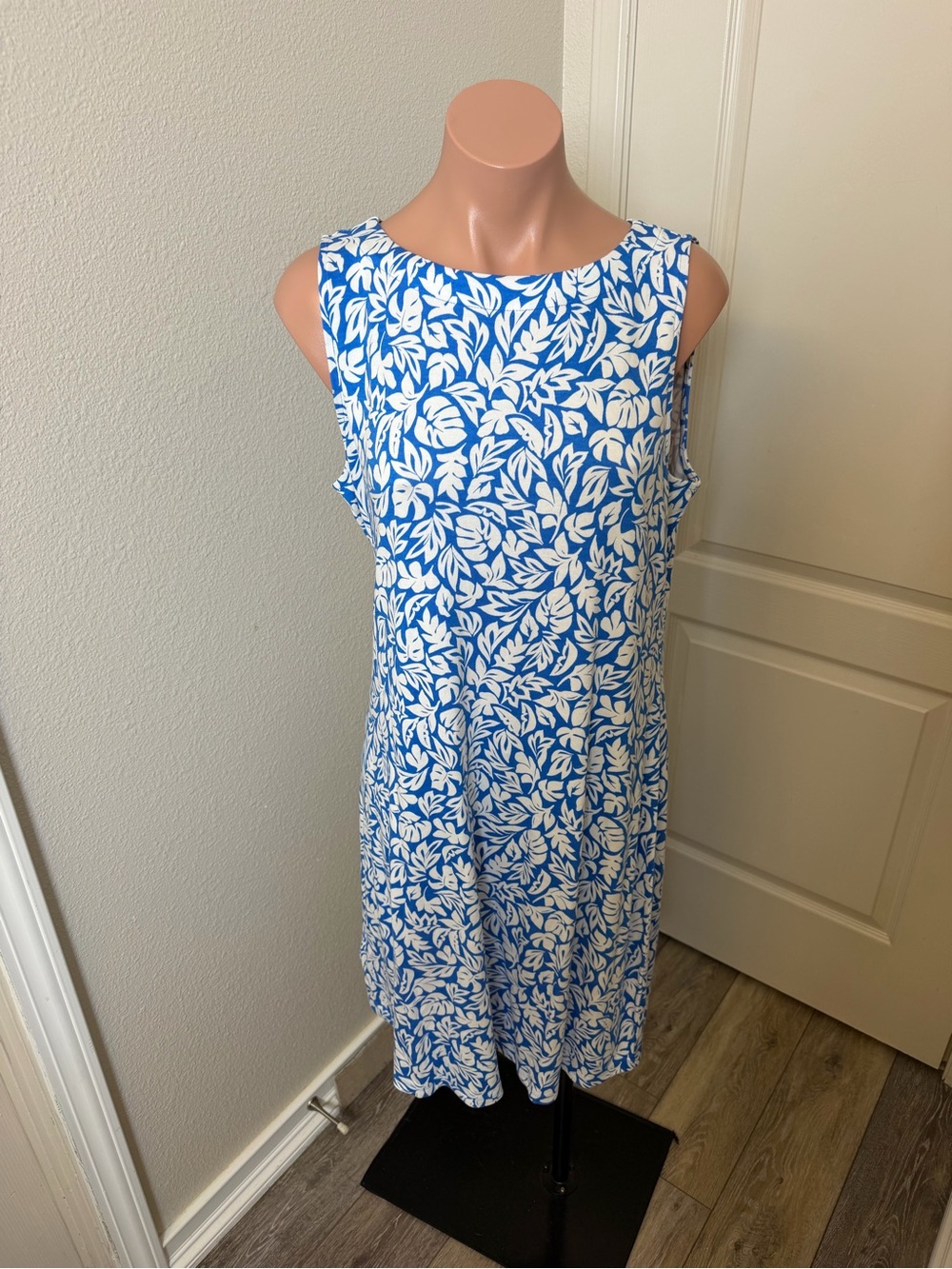 Tommy Bahama Blue and White Sleeveless Floral Midi Dress